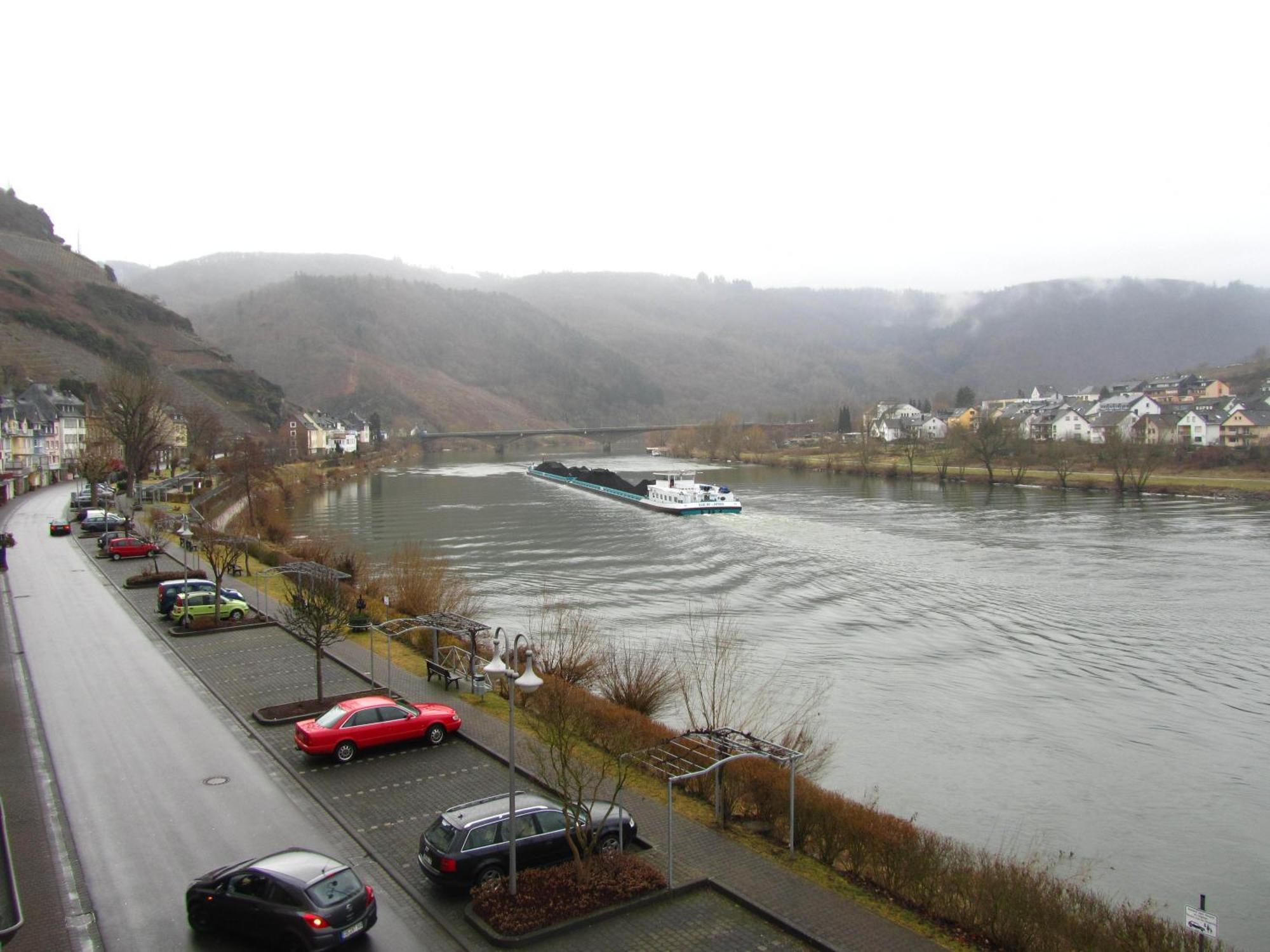 شقة Mosel Panorama زيل ان دير موسل الغرفة الصورة